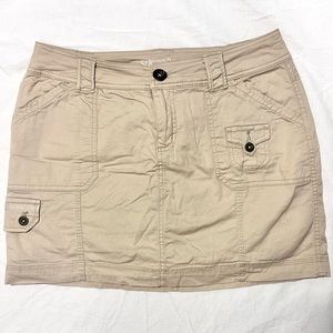 Y2K beige cargo skirt